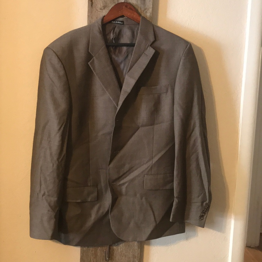 Men’s brown suit